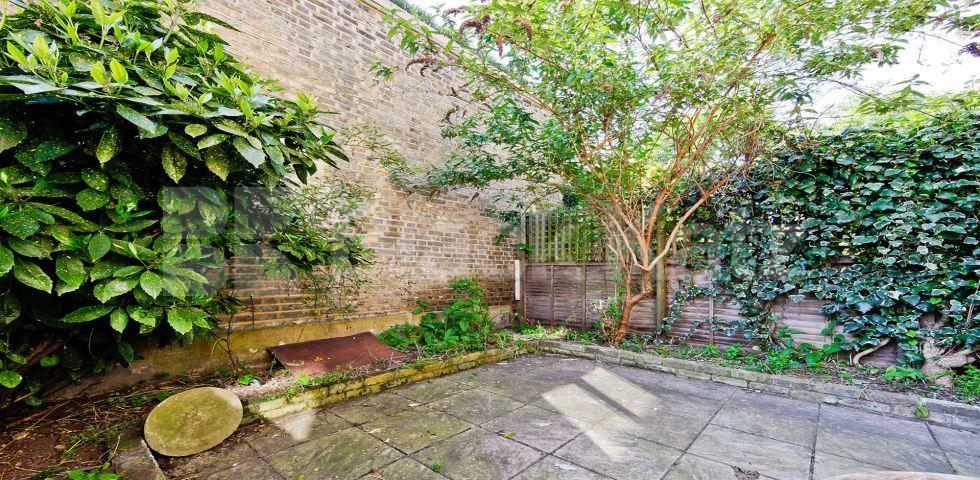 			UNDER OFFER , 2 Bedroom, 1 bath, 1 reception Apartment			 Strathleven Road, Clapham North/Brixton